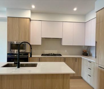 Corner Unit – Third Floor – ZARA - Photo 2