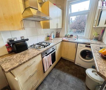 4 bedroom terraced house to rent - Photo 5