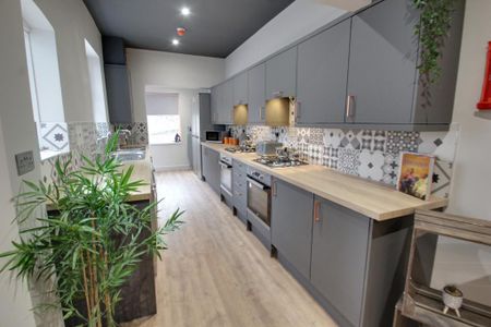 1 bedroom in a house share to rent - Photo 3