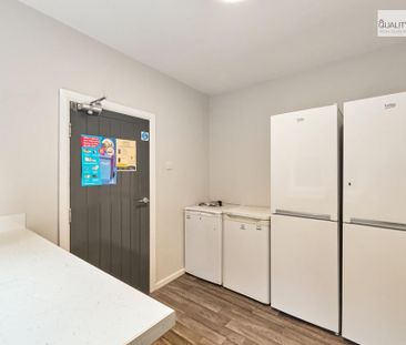 1 bedroom in a house share to rent - Photo 6