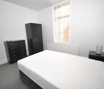 Room 2, 12 Infirmary Road, Chesterfield, Derbyshire - Photo 2