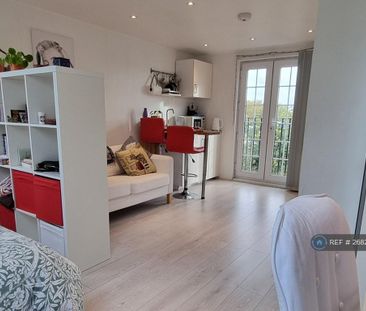 4 bedroom terraced house to rent - Photo 1