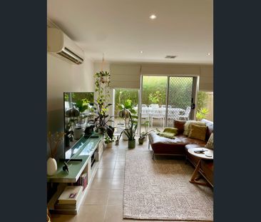 Townhouse close to La Trobe - Photo 5