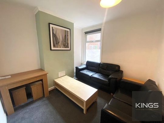 4 bedroom terraced house to rent - Photo 1