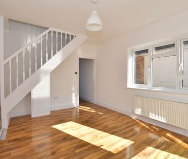 2 bedroom end of terrace house to rent - Photo 2