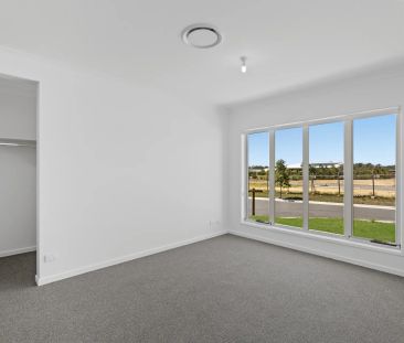 86 Tuscan Circuit, Greenbank. - Photo 2