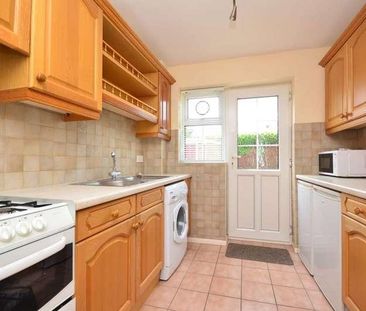 Lynwood, Guildford, GU2 - Photo 6