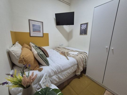 Carrer de Buenos Aires, Barcelona, Catalonia 08029 - Photo 1