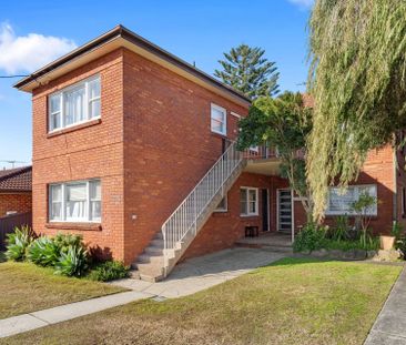 Fully Furnished | Electricity, Water & Internet Included - Photo 4