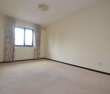 Whitecroft, Horley, RH6 - Photo 3