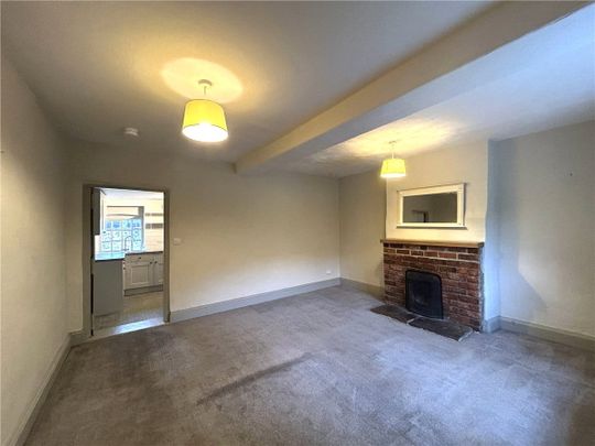 Available November, 6 Long Row is a lovely two bedroomed character cottage situated in the desirable village of West Tanfield and only a short distance away from the popular market towns of Masham, Ripon and Bedale. - Photo 1