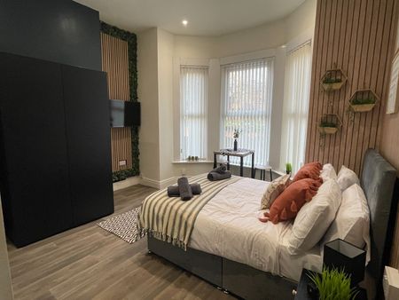 Studio Flat, Duncan Street, M7 - Photo 5