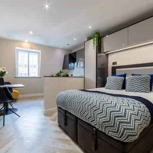 Gold 1 Bed Apartment - Photo 2