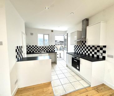 2 bedroom flat to rent - Photo 6