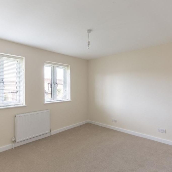 2 bedroom ground floor flat to rent - Photo 1