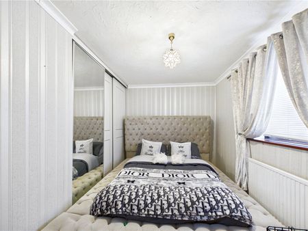 Gainsborough Drive, Lawford, Manningtree, Essex, CO11 2LF - Photo 4