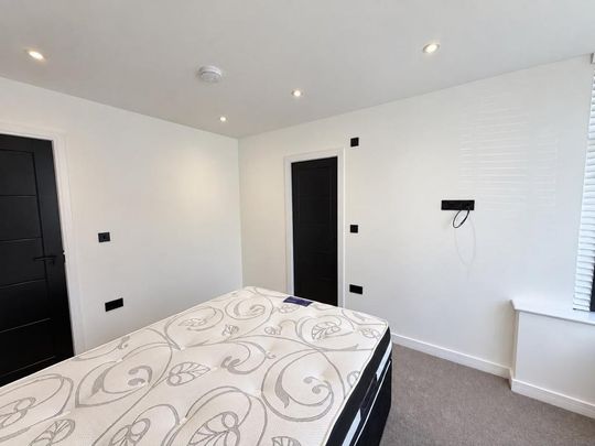 4 bedroom semi-detached house to rent - Photo 1