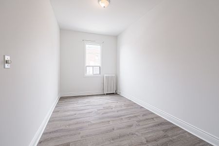 For Lease - 413 Crawford Street, Toronto, Ontario - Photo 2