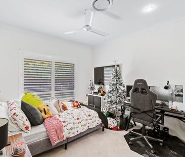 LARGE FAMILY HOME IN THE PERFECT STREET - Photo 6