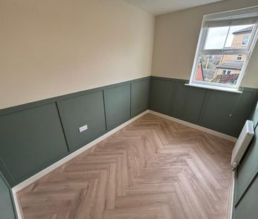 4 bedroom semi-detached house to rent - Photo 3