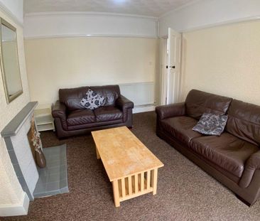 3 bedroom semi-detached house to rent - Photo 2
