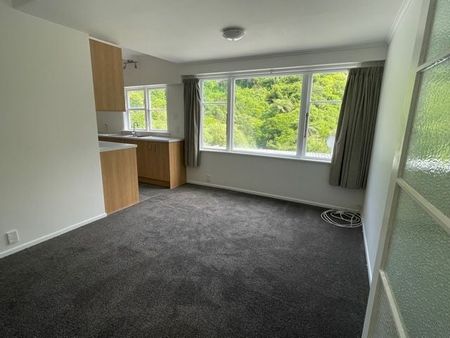 Modern 2 Bedroom - with carpark - Photo 5