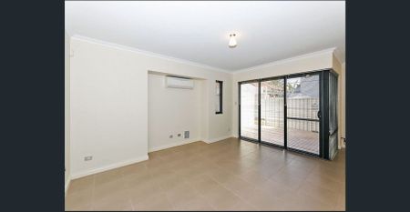 Spacious 3 bed 2 1/2 bathroom stylish home Furnished ready to go! - Photo 3