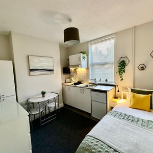 Room in a Shared House, Bedford Road, RG1 - Photo 2