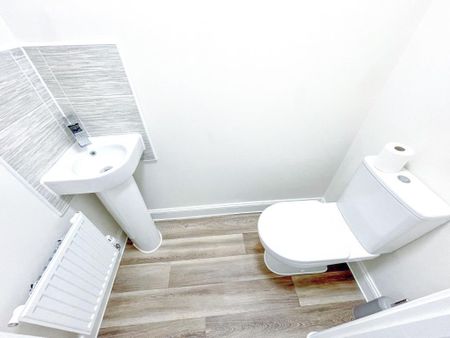 4 bedroom semi-detached house to rent - Photo 2