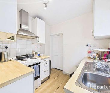 Basingstoke Road, Reading, Berkshire, RG2 - Photo 2