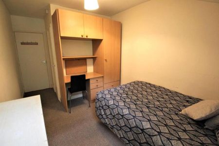 4 bedroom apartment to rent - Photo 3