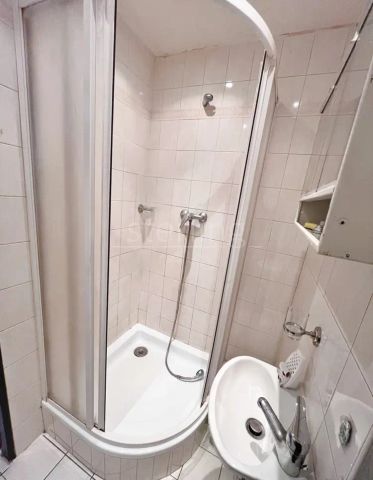 Pronájem bytu 1+kk/L, 25 m - Fotografie 2