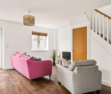 2 bedroom semi-detached house to rent - Photo 3