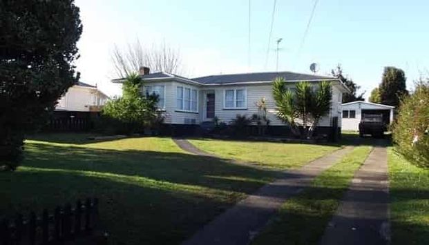 MANUREWA - Puriri Road - Photo 1