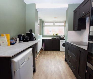 2 bedroom terraced house to rent - Photo 4