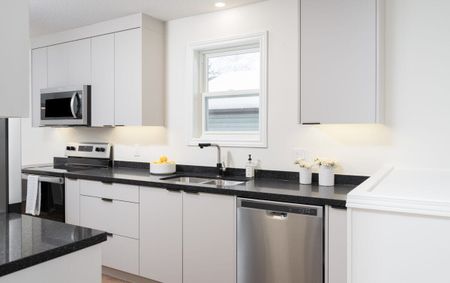 For Lease - 18 Louise Lane Unit# Main Fl, Orillia, Ontario - Photo 4