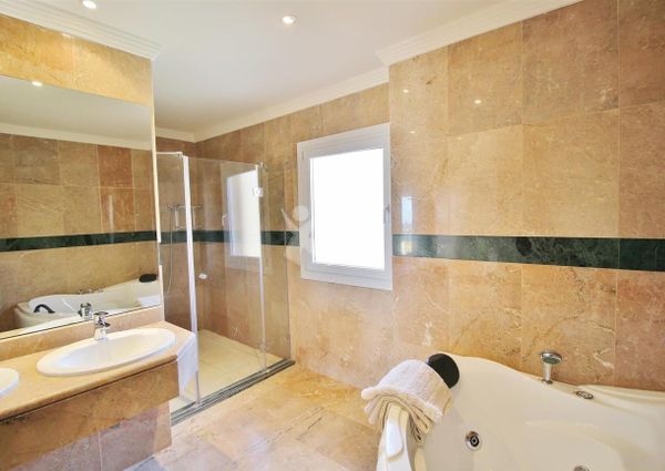 Luxury 2 bedrooms Penthouse Duplex for rent in Nueva Andalucia