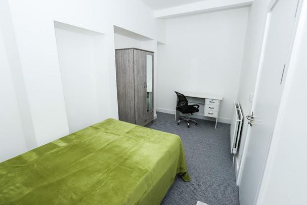4 bedroom terraced house to rent - Photo 1