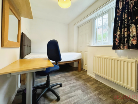 4 bedroom coach house to rent - Photo 3