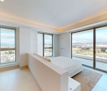 Top Floor Apartment in Málaga - Photo 6