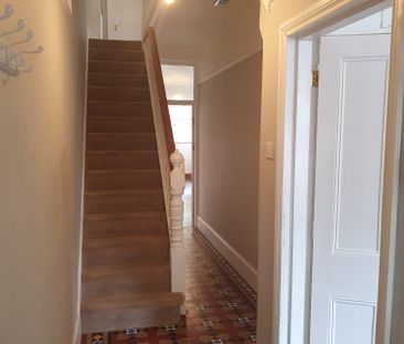 6 bedroom, 1 en-suite house - Photo 2