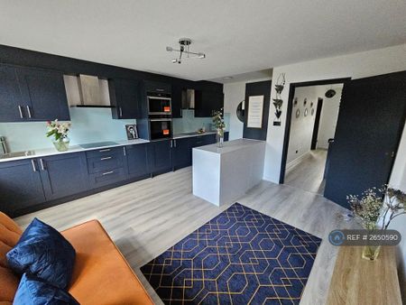 1 bedroom in a house share to rent - Photo 3