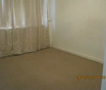 “Overseas and locals all welcome. Large 3x1 house on l/up yard. gas... - Photo 1