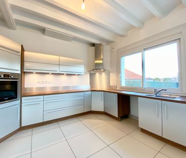 Location Maison 4 pièces 101m² ST GENIS LAVAL 69230 - Photo 2