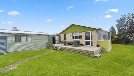 Affordable 4 Bedroom Home in Chartwell - Photo 3