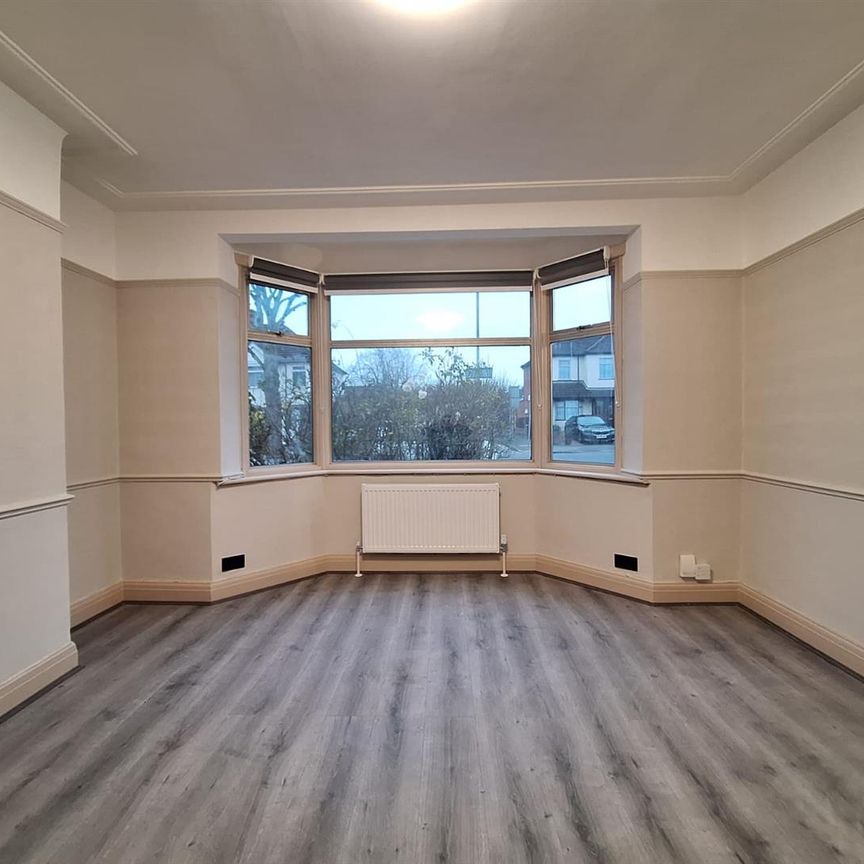 Osborne Road, Hornchurch RM11, London - Photo 1