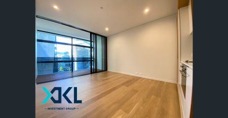 Unfurnished One Bedroom Apartment in DUO Central Park - Photo 3