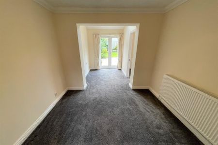 4 bedroom semi-detached house to rent - Photo 4