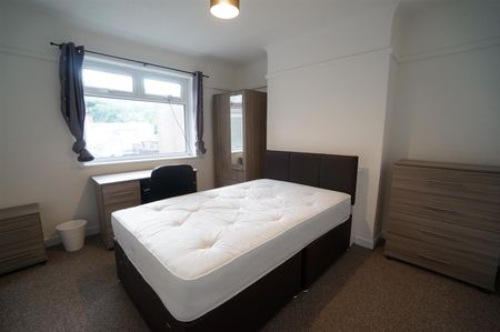 8 Deiniol Road - Photo 2