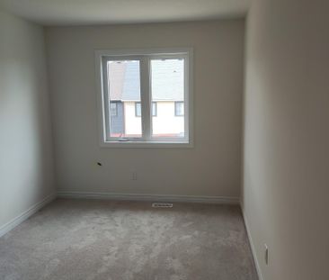 For Lease - 23 Genoa Drive, Hamilton, Ontario - Photo 5